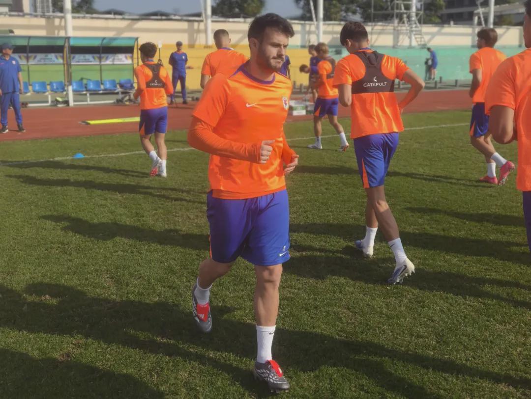 山东泰山冬训现场：瓦科归队，投入新赛季备战