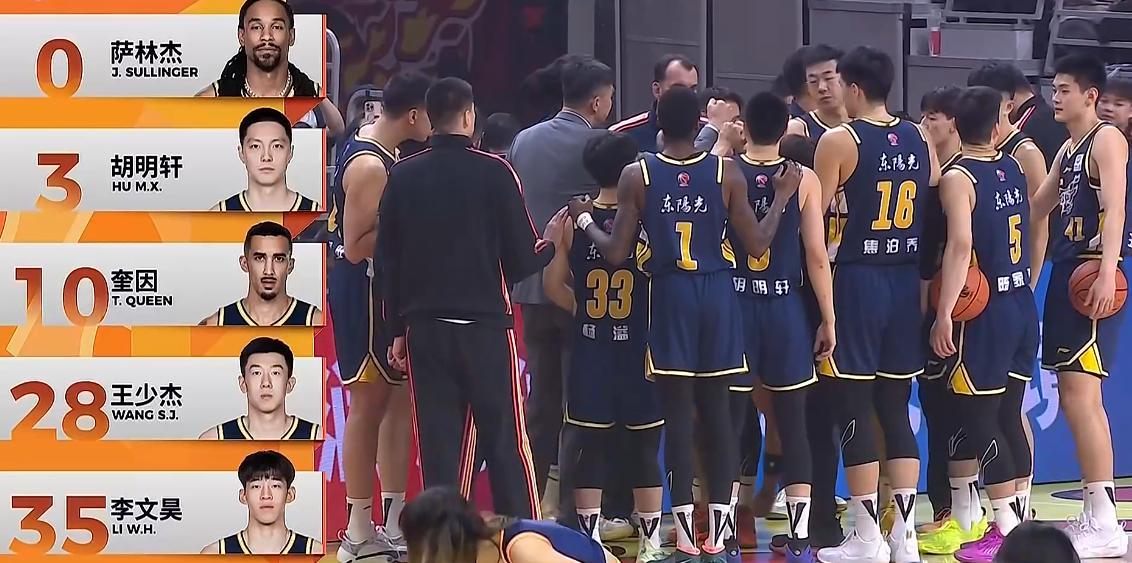 世界杯app下载-菜鸡互啄！鬼才杜锋奇葩怪阵激活胡明轩，末节导演20-7逆转天津